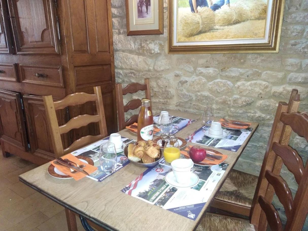 Hostellerie Saint Martin- Logis Hotel Et Restaurant Creully sur Seulles Exterior photo