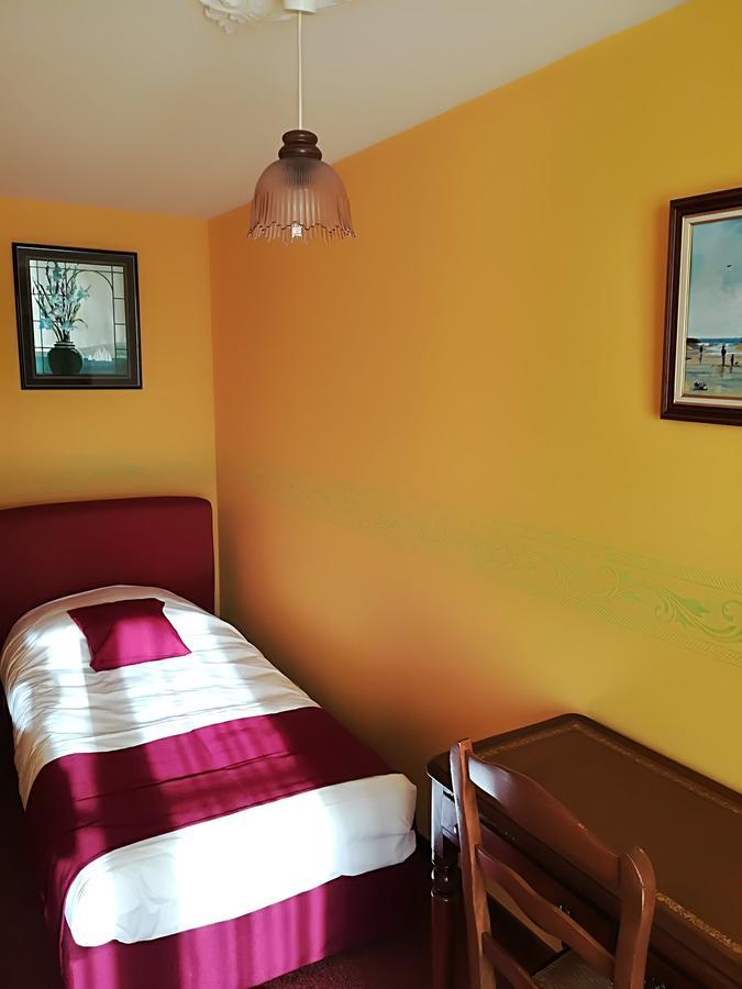 Hostellerie Saint Martin- Logis Hotel Et Restaurant Creully sur Seulles Exterior photo