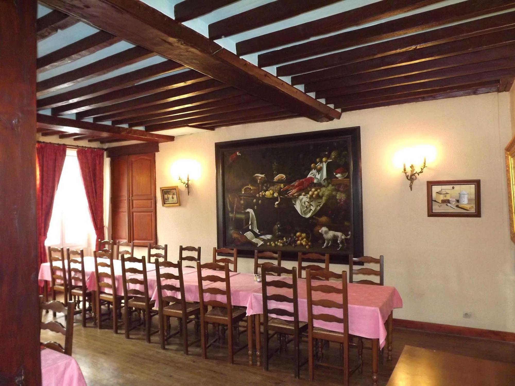 Hostellerie Saint Martin- Logis Hotel Et Restaurant Creully sur Seulles Exterior photo